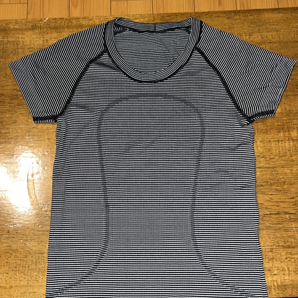 Lululemon Swiftly Tech short sleeve crew in tempo stripe balck and white